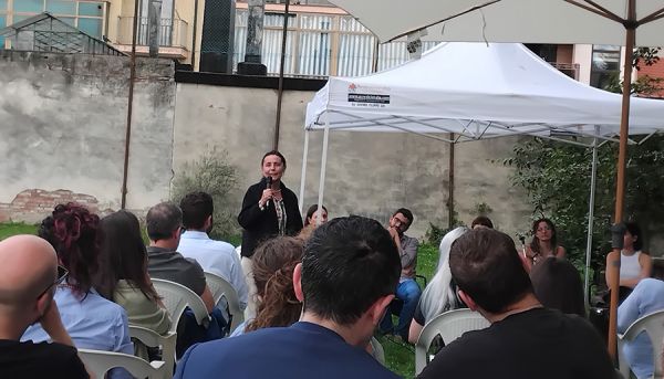 Voci sul dentro